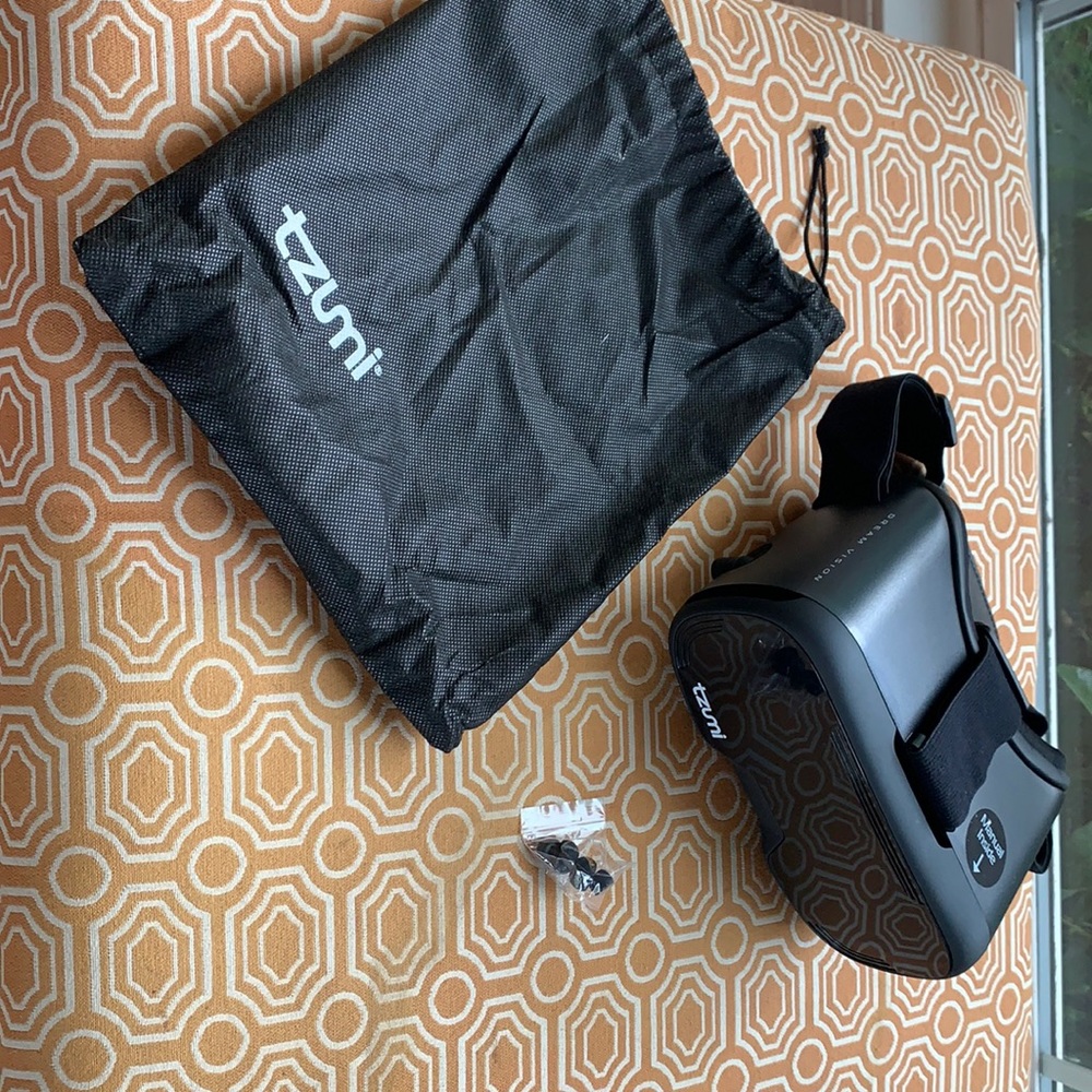 Tzumi Dream Vision Headset